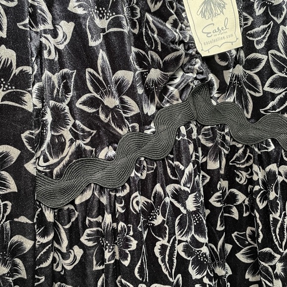 NWT- Women's Easel LS Floral Print Velvet Dress - Picture 3 of 11